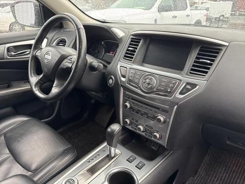 2019 Nissan Pathfinder SL