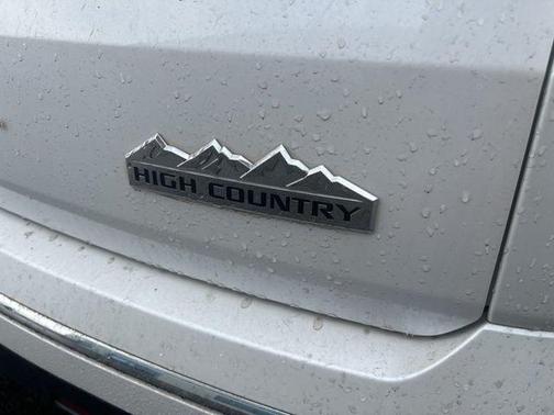 Iridescent Pearl Tricoat 2020 Chevrolet Traverse High Country