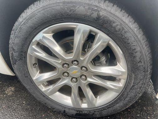 Iridescent Pearl Tricoat 2020 Chevrolet Traverse High Country