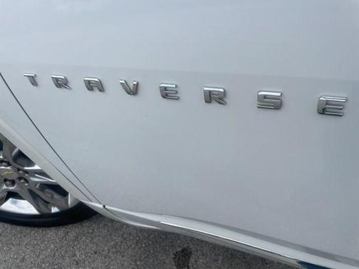 Iridescent Pearl Tricoat 2020 Chevrolet Traverse High Country