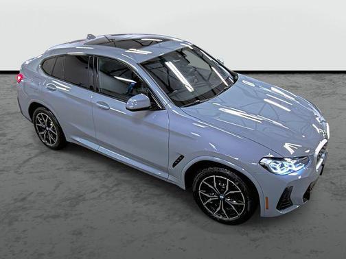 2025 BMW X4 xDrive30i