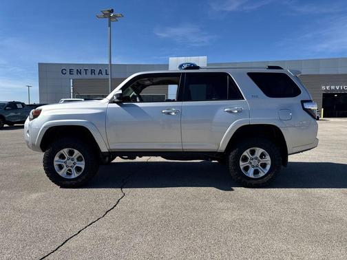 2022 Toyota 4Runner SR5