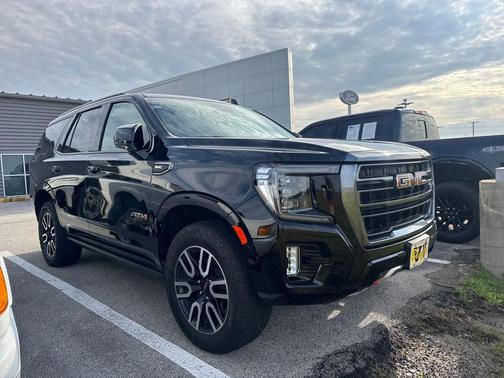 Onyx Black 2024 GMC Yukon AT4