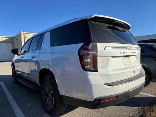 2023 Chevrolet Suburban LS