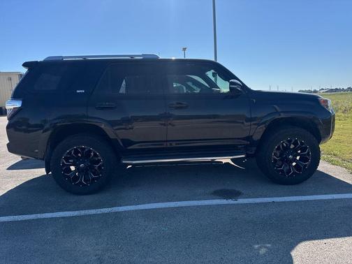 Midnight Black Metallic 2018 Toyota 4Runner SR5 Premium