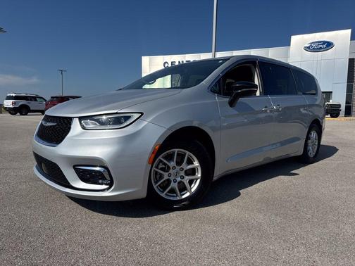 Silver Mist Clearcoat 2024 Chrysler Pacifica Touring-L