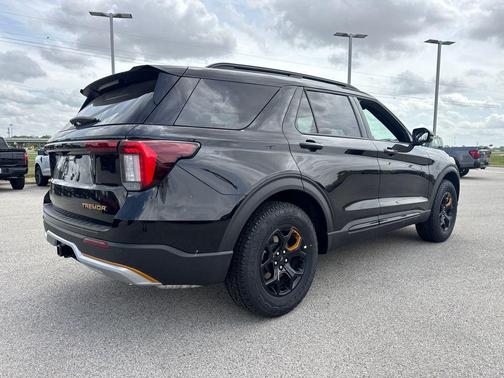Agate Black Metallic 2026 Ford Explorer Tremor