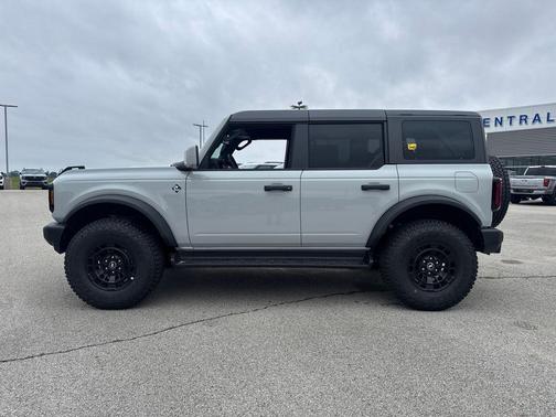 Avalanche Gray 2026 Ford Bronco Outer Banks