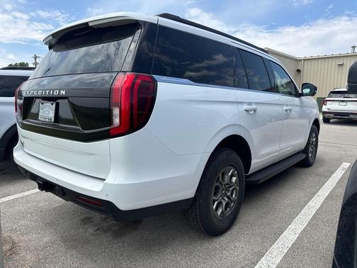 Oxford White 2026 Ford Expedition Active