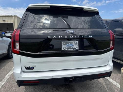 Oxford White 2026 Ford Expedition Active
