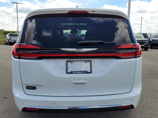 2021 Chrysler Pacifica Touring-L