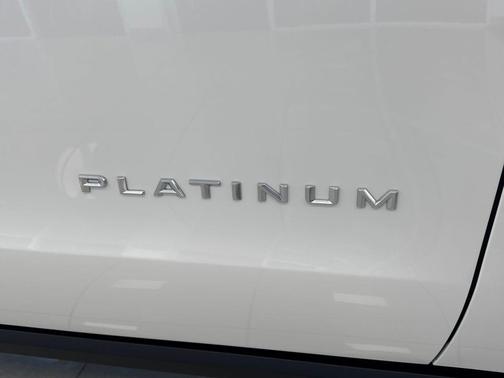 Star White 2026 Ford Expedition Platinum