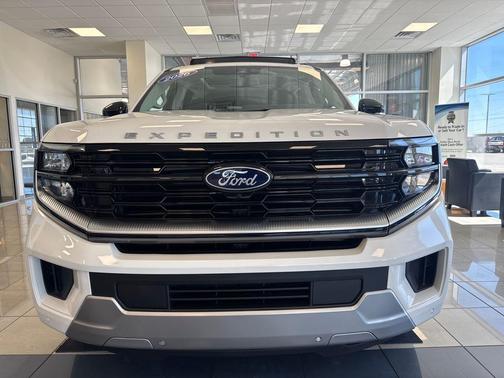 Star White 2026 Ford Expedition Platinum