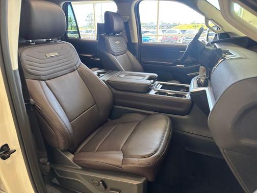 Star White 2026 Ford Expedition Platinum