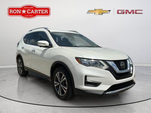 White 2019 Nissan Rogue SV