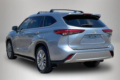 Moon Dust 2021 Toyota Highlander Platinum
