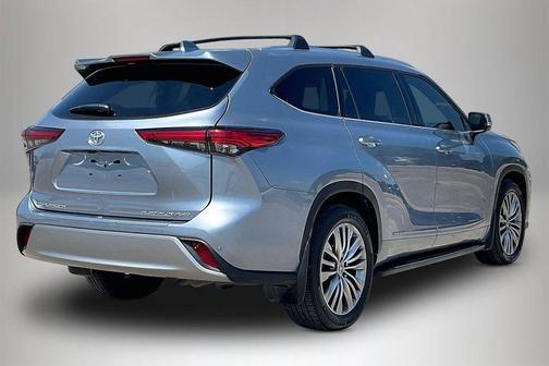Moon Dust 2021 Toyota Highlander Platinum