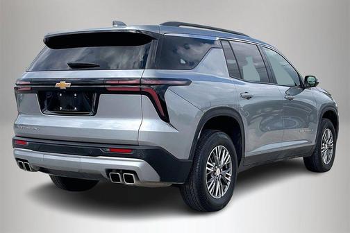 Sterling Gray Metallic 2025 Chevrolet Traverse LT