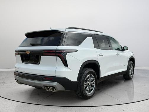 Summit White 2026 Chevrolet Traverse LT