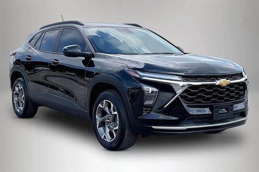 Mosaic Black Metallic 2025 Chevrolet Trax LT
