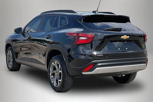 Mosaic Black Metallic 2025 Chevrolet Trax LT
