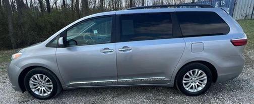 2017 Toyota Sienna XLE