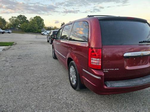 2010 Chrysler Town & Country Limited