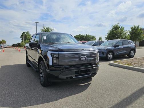 2025 Ford F-150 Lightning LARIAT