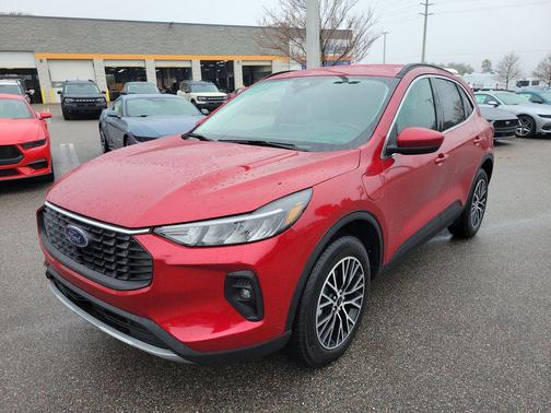 2025 Ford Escape PHEV SE