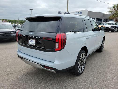 Space Silver Metallic 2026 Ford Expedition Platinum