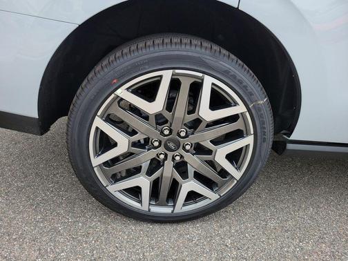 Space Silver Metallic 2026 Ford Expedition Platinum