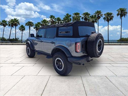 CARBONIZED GRAY METALLIC 2022 Ford Bronco Badlands