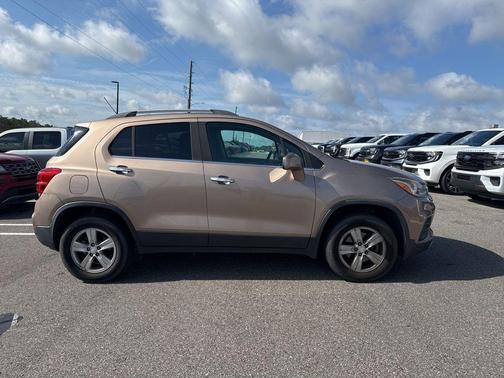 Sandy Ridge Metallic 2018 Chevrolet Trax LT