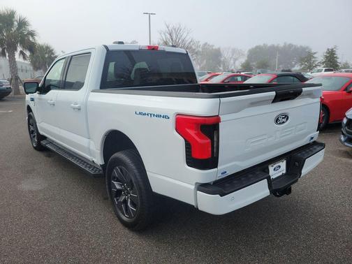 2025 Ford F-150 Lightning Flash