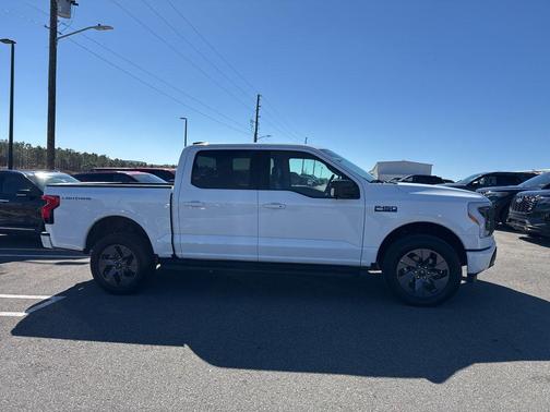 2025 Ford F-150 Lightning Flash