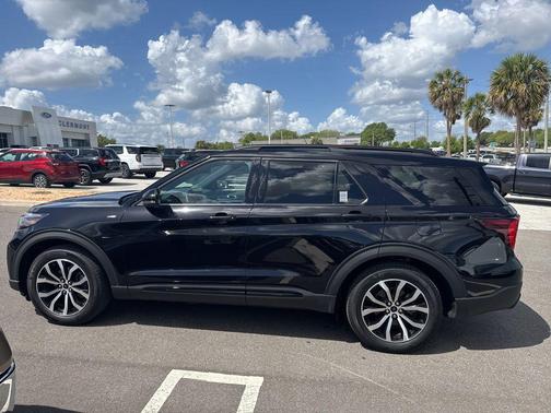 AGATE BLACK METALLIC 2025 Ford Explorer ST-Line