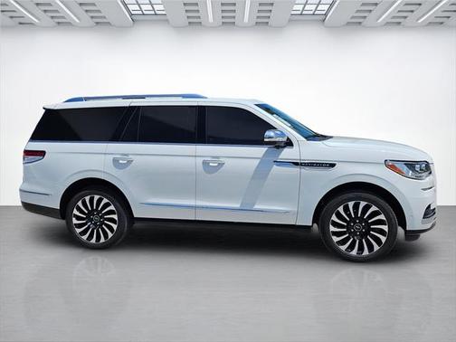 2022 Lincoln Navigator Black Label