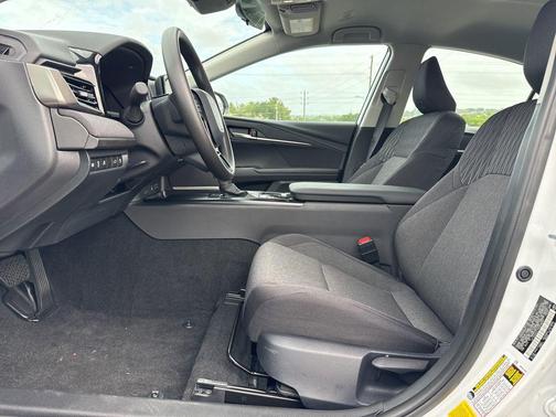 Ice Cap 2025 Toyota Camry LE