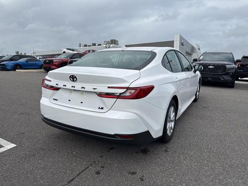 Ice Cap 2025 Toyota Camry LE