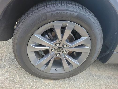 ICONIC SILVER METALLIC 2024 Ford Explorer XLT