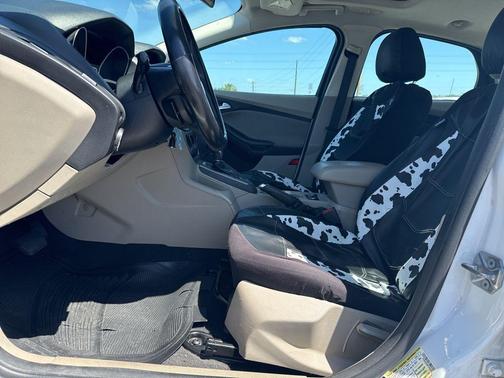 OXFORD WHITE 2014 Ford Focus SE