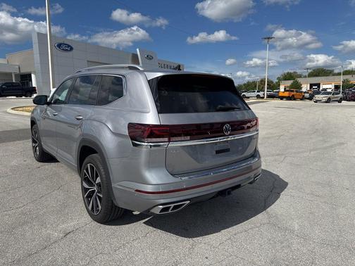 Silver Mist Metallic 2024 Volkswagen Atlas 2.0T SEL Premium R-Line 4MOTION