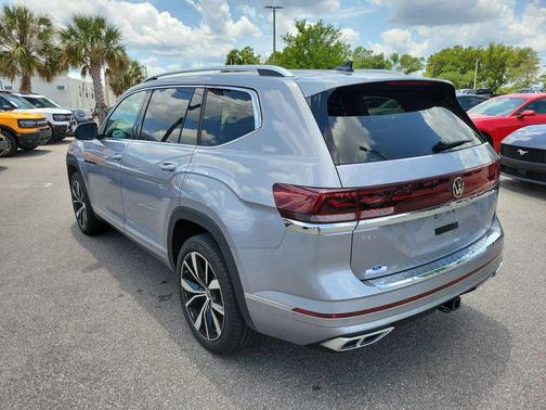 Silver Mist Metallic 2024 Volkswagen Atlas 2.0T SEL Premium R-Line 4MOTION