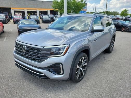 Silver Mist Metallic 2024 Volkswagen Atlas 2.0T SEL Premium R-Line 4MOTION