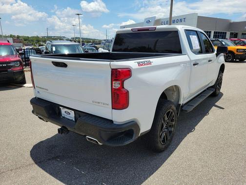 Summit White 2022 Chevrolet Silverado 1500 Custom Trail Boss