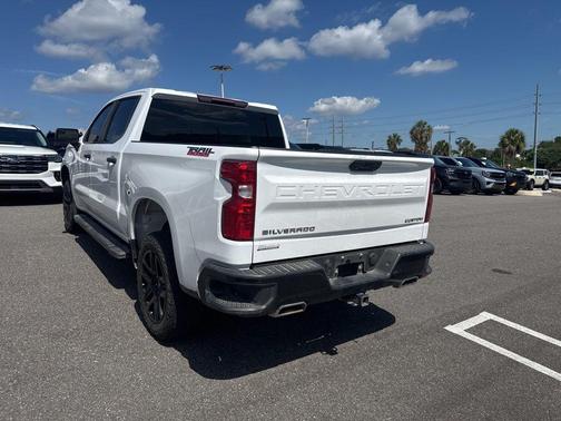 Summit White 2022 Chevrolet Silverado 1500 Custom Trail Boss