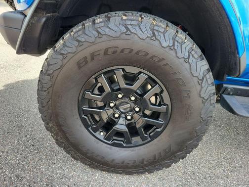 VELOCITY BLUE METALLIC 2024 Ford Bronco Raptor