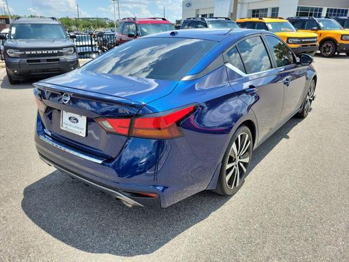 Deep Blue Pearl 2019 Nissan Altima 2.5 SR