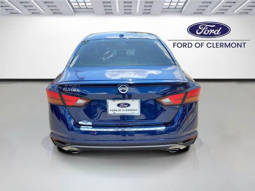 Deep Blue Pearl 2019 Nissan Altima 2.5 SR