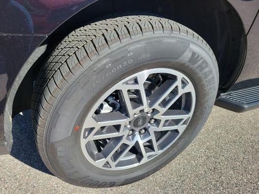 2025 Ford Expedition Max Active 4x2